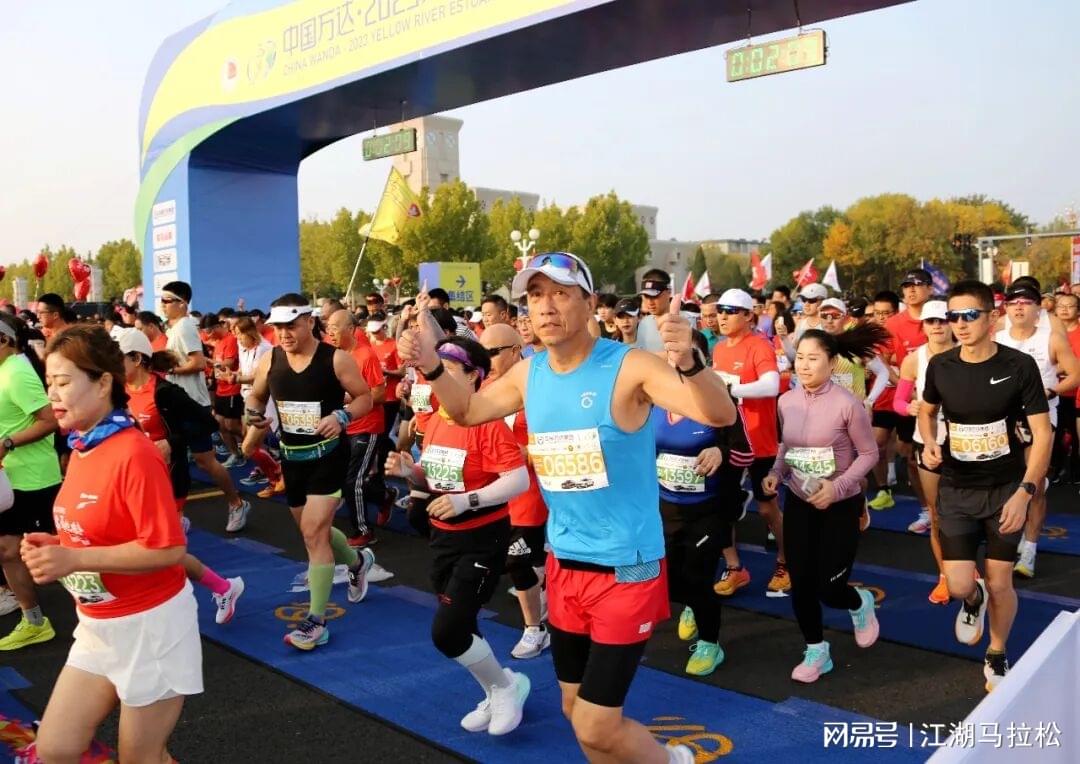 库里发文祝贺前助教布朗：尼克斯53年首冠背后的师徒情
