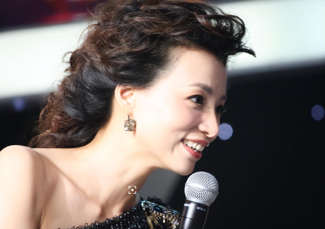 克拉克加公开赛穿球衣遭嘘仍抓鸟
