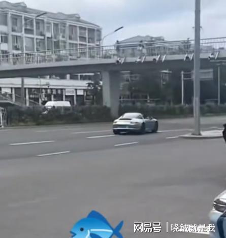 记者：费内巴切仍在和曼城谈阿克转会费，预计700万+150万镑